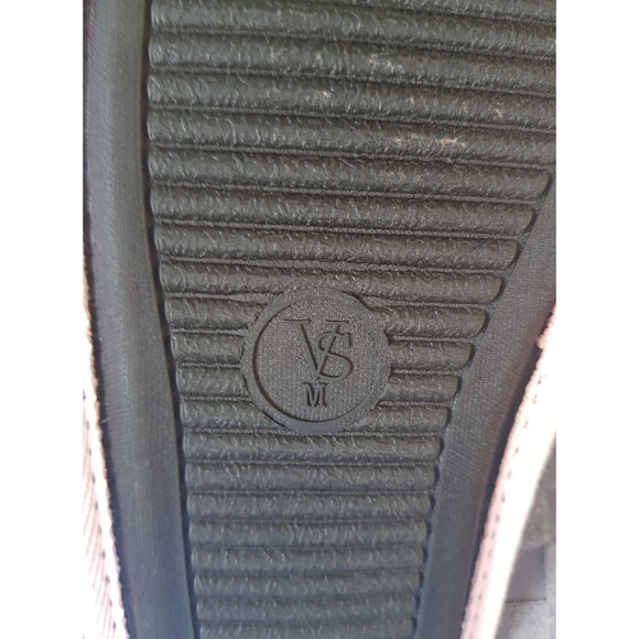 Victoria's Secret Pom Pom Pink Slippers Medium 7/8 - Picture 5 of 10